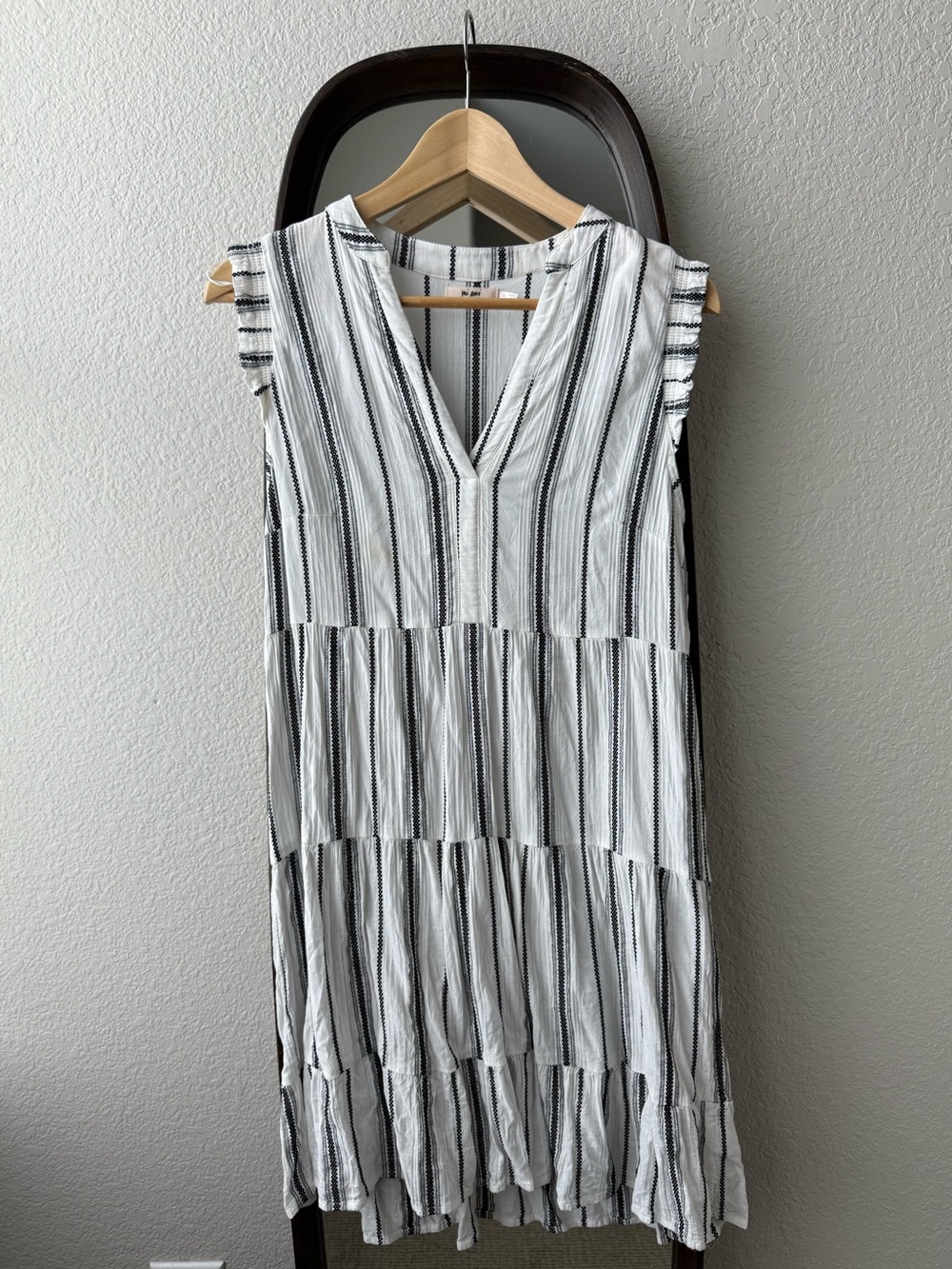 Mi Ami White Navy Striped Tiered Dress Split V-Neck Flutter Sleeve Size M